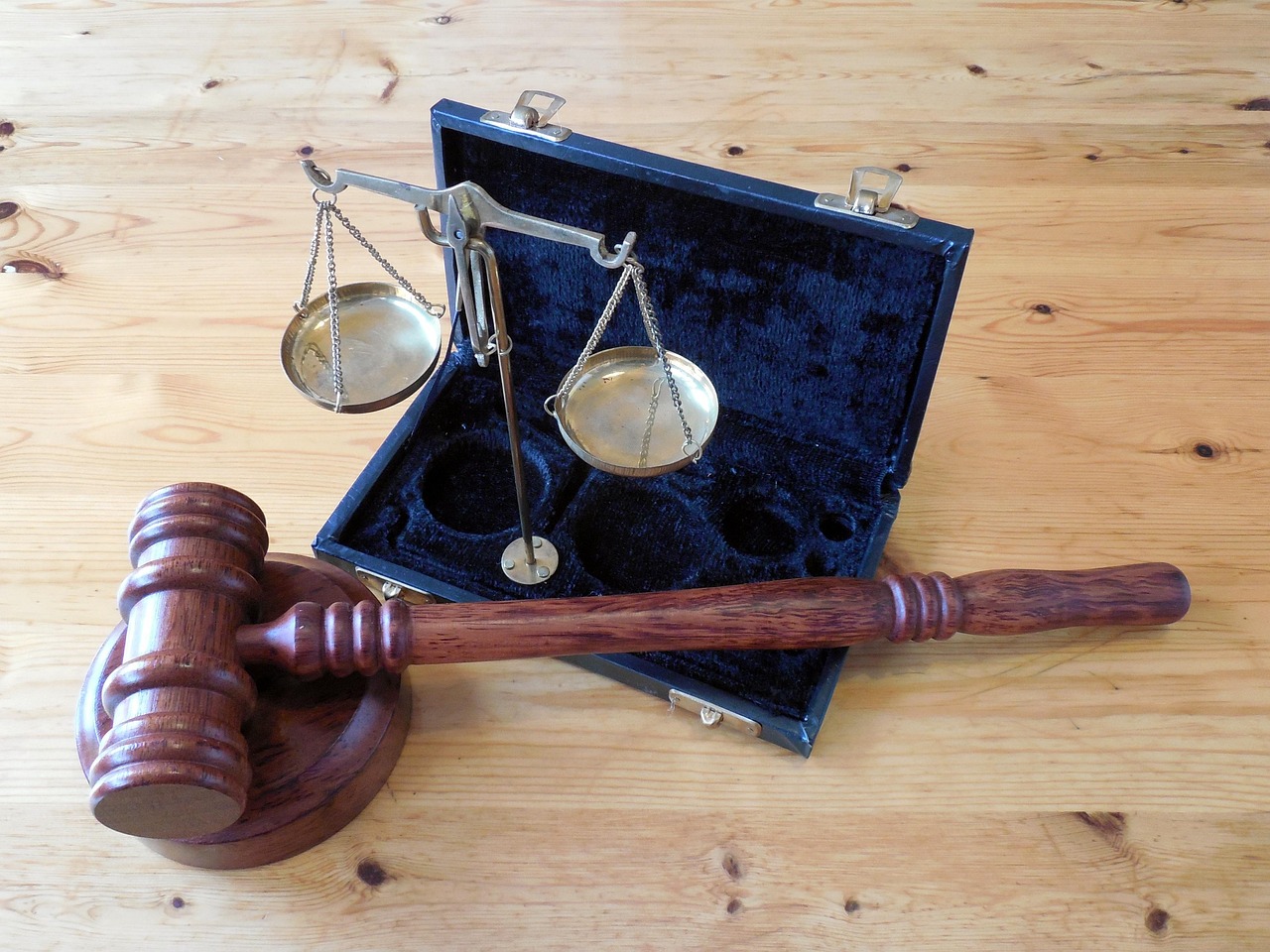 legal gavel and libra