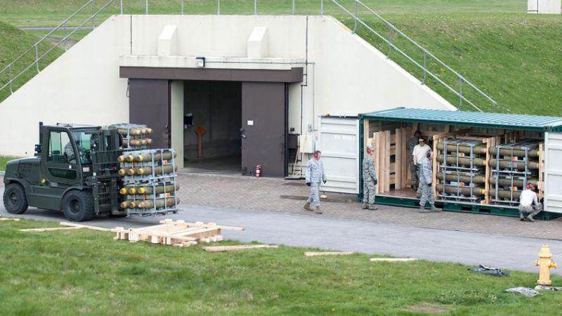 Bombs being loaded at RAF Welford